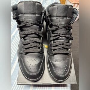 Jordan Retro 1 Mid Black Used Size 10M/ 11.5W